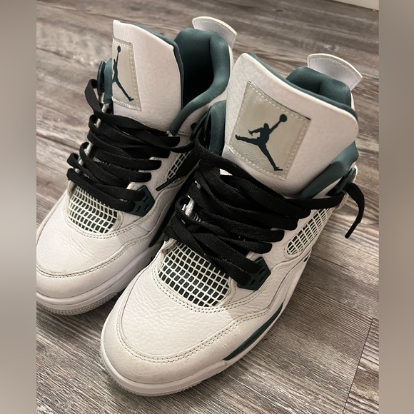 Jordan 4 Retro GS in White and Oxidized Size 7 (Big Boy) - Picture 8 of 10